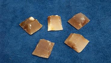 French amber gun flint for medium size lock 17mm x 21mm.  Batch of 5