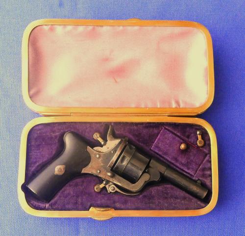 Revolver à clé type  Galand Le Mignon  cal 5.5 annulaire/ 22 short RF.  RESERVE M.J-F B